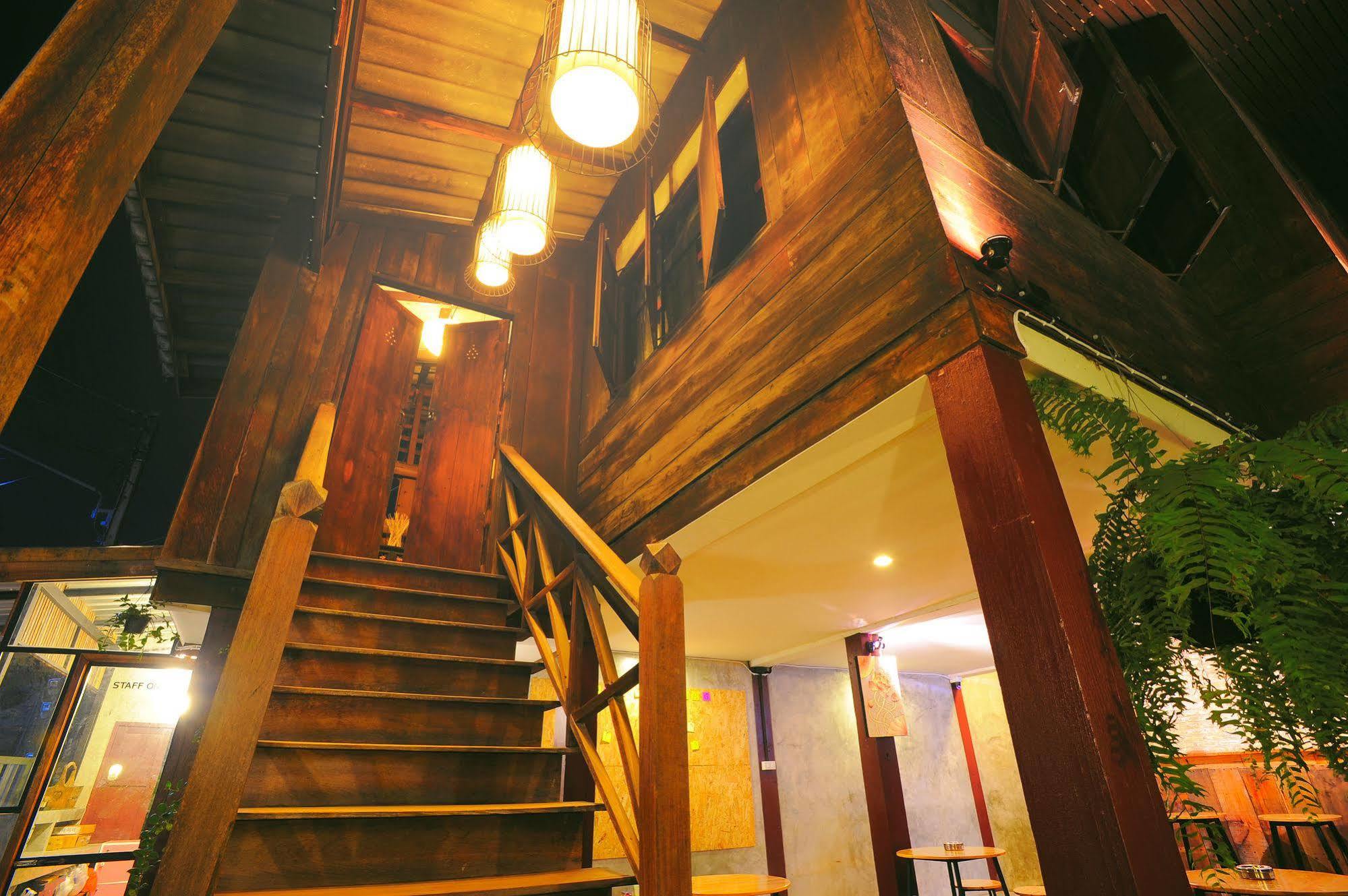 Manon Hostel Chiang Mai Exterior photo