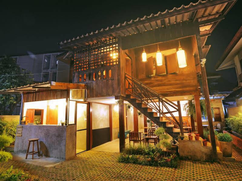Manon Hostel Chiang Mai Exterior photo